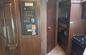 LIKE NEW- 31 foot Class C with Bunkbeds!!