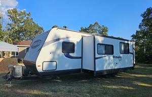 2018 Prowler Lynx 30 LX RV rental photo 4