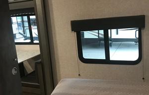 2021 Coleman Coleman Lantern 285BH