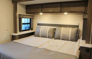 2024 Thor Motor Coach Resonate 29D RV rental photo 17