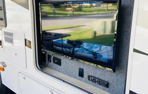 2021 RESORT STYLE RV LIVING !  32 FT Coachman Freelander