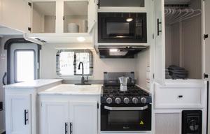 Pet Friendly Brand New 24ft class C with 150 miles free per day