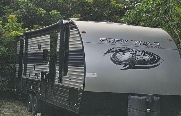2022 Cherokee Grey Wolf 23DBH RV rental photo 1