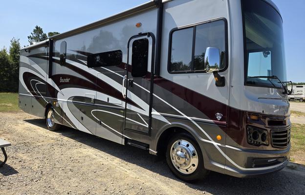 2022 Fleetwood RV Bounder 35K