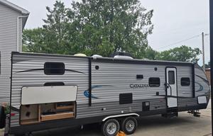 ALL SEASON-2019 Coachmen Legacy Edition Sleeps 10!