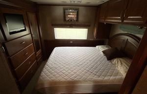 2013 Thor Motor Coach Challenger 37DT RV rental photo 4