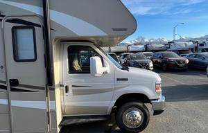 CHARLES - 2017 Winnebago Minnie Winnie 27Q