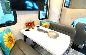 2023 Thor Motor Coach Quantum LF31 RV rental photo 7