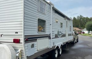 2004 Salem 30BHBS RV rental photo 5