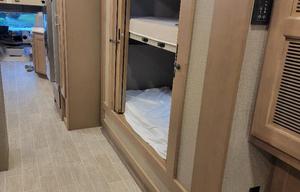 2022 Thor Motor Coach Miramar 37.1
