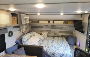 2023 Coleman 17B RV rental photo 5