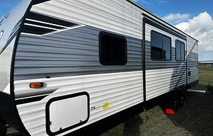 Roaming Retreat: Explore with Comfort!