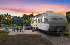 Fins and Feathers Retreat! Site Included! Hot tub!