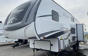 NEW 5TH WHEEL CAMPER WITH ROOM FOR EVERYONE!