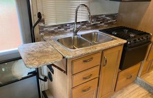 Very Clean! 2017 THOR Four Winds 24 ft. Good Size.