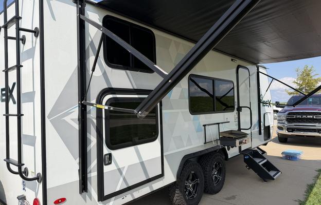 Luxury Family Camper | Sleeps 5 with Bunkhouse!
