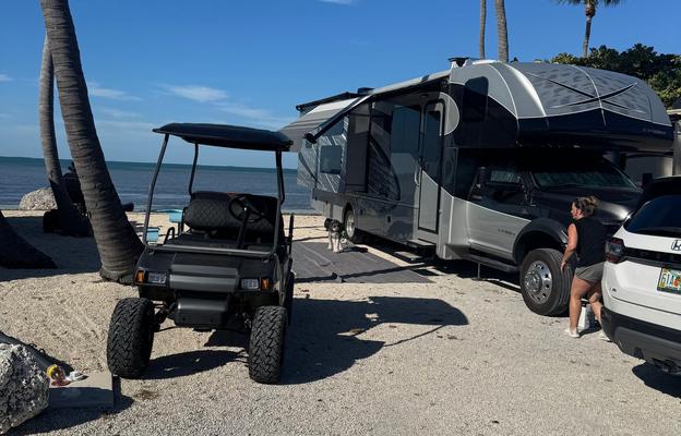 2016 Dynamax Isata 5 35DB RV rental photo 1