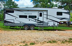 Event-Ready 5th Wheel | Sleeps 8+ | Spacious