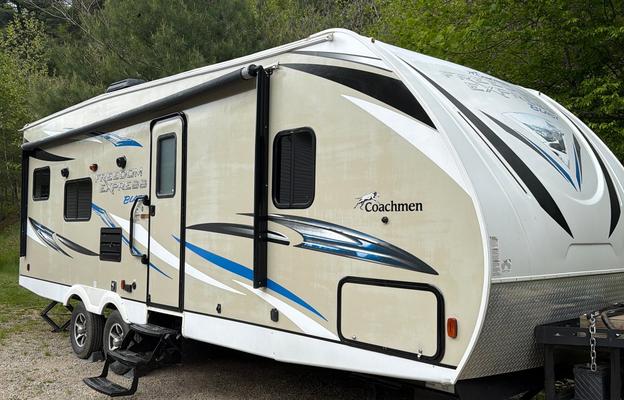 2018 Coachmen RV Freedom Express Blast 271BL