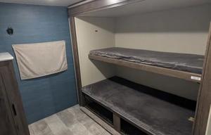 Tracer BUNK HOUSE pet /festival friendly sleeps 9