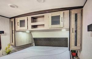 Clean & Spacious Bunkhouse Camper w/ Delivery