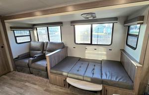 Voyager - Luxury 34ft trailer with 2 rooms & solar