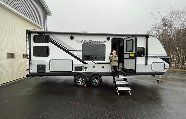 2024 Jayco Jay Feather 22BH Private Bed/Twin Bunk