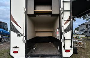 2016 Momentum 376TH RV rental photo 18