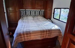 2014 Coachmen class c RV Leprechaun 290QB Ford 450
