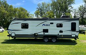 Beautiful Palomino Puma XLE Lite 25RSC