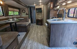 Luxurious 2 Bedroom  Pet Friendly HUGE RV