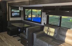 2021 Jayco Jay Flight 28BHBE RV rental photo 4