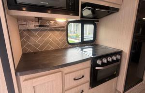 2021 Coachmen Apex Ultra-lite 293RLDS