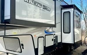2019 Arctic Wolf 305ML6 | Sleeps 6 | 2 A/C