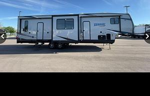 2019 Vengeance Rogue 324A13 RV rental photo 16