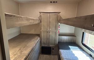2019 Palomino Puma w Outdoor Kitchen Sleeps 10