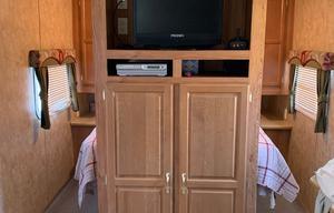 Free as a Bird Camper Sleeps 8 '06 Jayco Jayflight