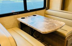 2022 Thor Four Winds 31E (with Bunkhouse)