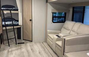 Komodo Kampers RV Rental-Avenger
