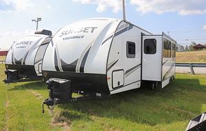 2022 CrossRoads RV Sunset Trail SS272BH RV rental photo 5