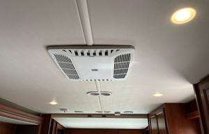 Holiday Rambler Admiral 32V