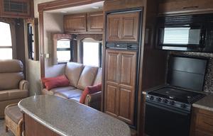 Hartland  2013 Bighorn RL2070 5th wheel.