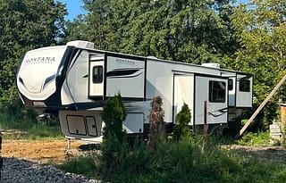 2023 Montana High Country 373RD RV rental photo 1