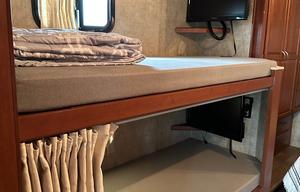 JUSTINE 2015 WINNEBAGO MINNIE WINNIE 31-H