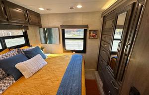 ‘Endeavor’ Loaded with Amenities + Sleeps 10!