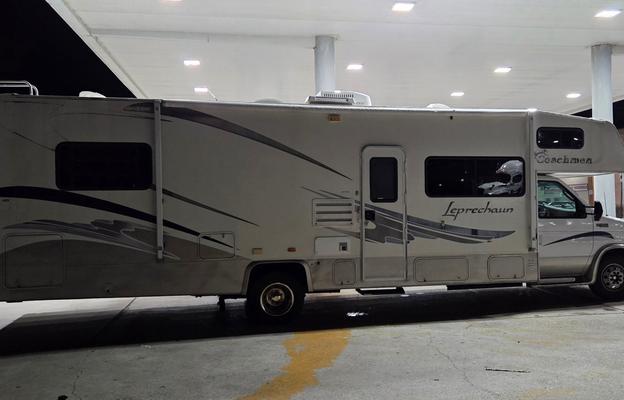 2005 Coachmen RV Leprechaun 317KS Ford 450