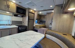 The Easy Escape | Sleeps 5 | BNA Pickup Available