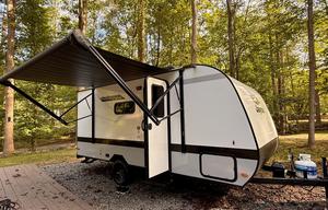 Brand New & Easy Tow Trailer - Dogs Welcome!