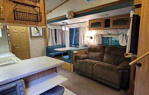 LARGE renovated 5th wheel 2 bdrm w. delivery