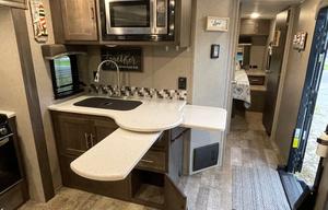 2020 Rockwood Ultra Lite 2906RS RV rental photo 4